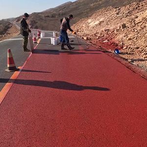 齐干却勒街道一是彩钢瓦喷漆翻新，地面喷涂